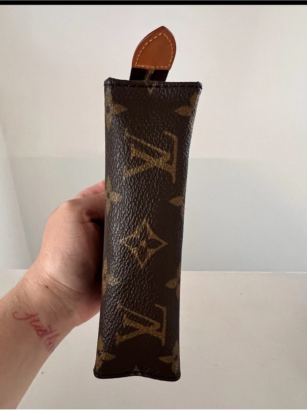 Louis Vuitton Monogram Canvas Cosmetic Pouch 15 - Picture 4 of 8
